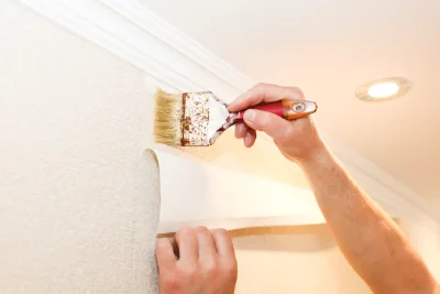 Pose de papier peint à Vezels-Roussy — revêtements muraux et toiles de verre